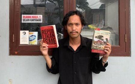 Sam Oemar: Dua Buku, Satu Penjara
