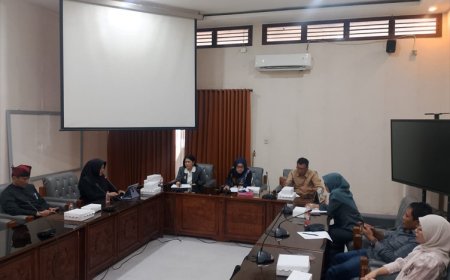 Dukung Uji Coba Digitalisasi Bansos, Komisi II DPRD Banyuwangi Raker bersama Dinas Sosial, PP dan KB