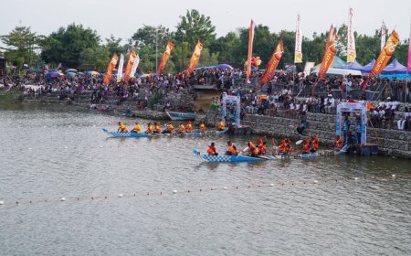Bukan Pacu Jalur, Festival Dayung Tejoasri Pemantik Potensi Pariwisata di Lamongan