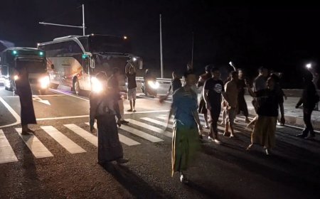 Sering Terjadi Kecelakaan, Warga Lamongan Blokade Jalan Lintas Utara