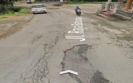 Jalan Ombilin–Batusangkar Rusak Parah, Warga Tanah Datar Teriak: Jangan Hanya Janji Perbaikan!