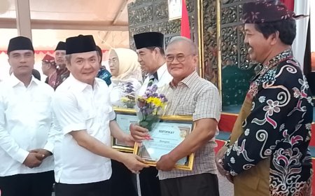 Sumariyanto, “Pak Yan” Suara Abadi Radio Bangkalan Raih Gelar Penyiar Legendaris