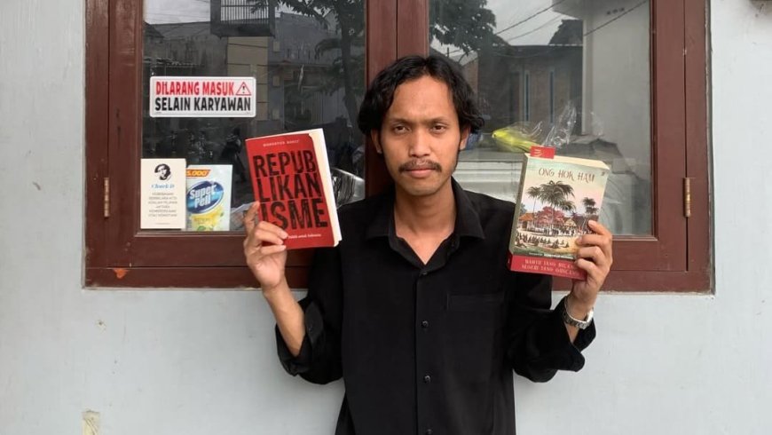 Sam Oemar: Dua Buku, Satu Penjara