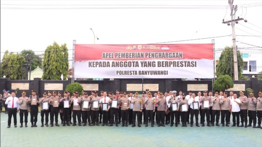 Memacu Semangat, Kapolresta Banyuwangi Beri Penghargaan 43 Personel Berprestasi