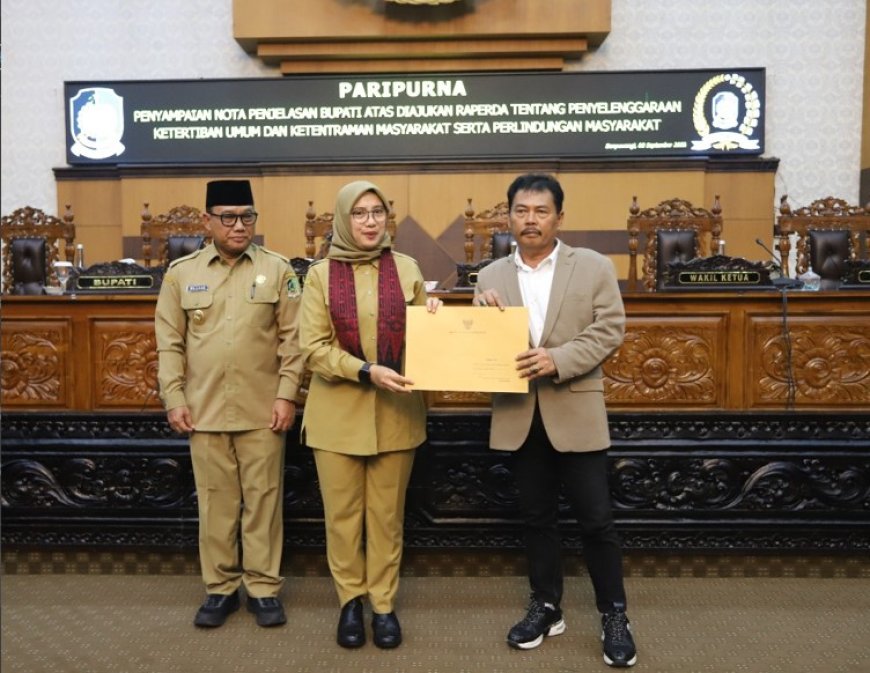 Paripurna DPRD, Bupati Banyuwangi Ipuk Fiestiandani Sampaikan Nota Pengantar Raperda Ketertiban Umum, Ketentraman Masyarakat dan Perlindungan Masyarakat