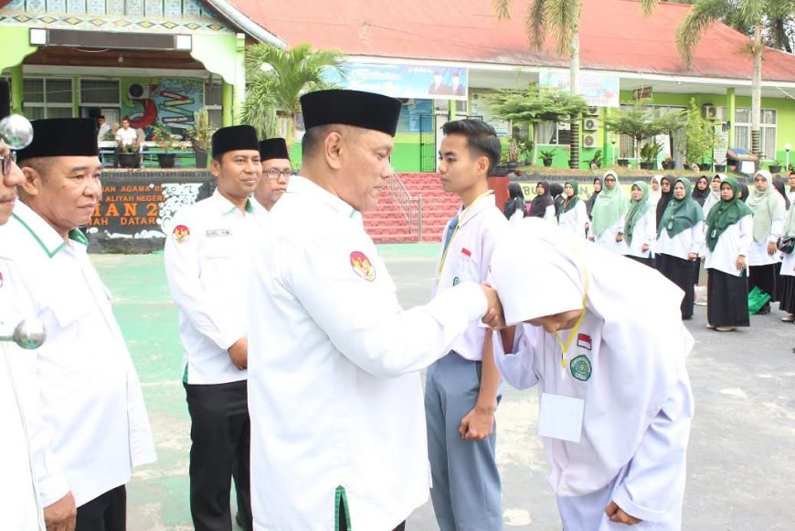 Buka OMI 2025, Kemenang Tanah Datar: Ajang Cetak Generasi Madrasah Cerdas dan Berdaya Saing Global