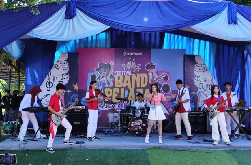 Ditonton Bupati Ipuk Fiestiandani, Puluhan Anak Banyuwangi Unjuk Bakat di Festival Band Pelajar