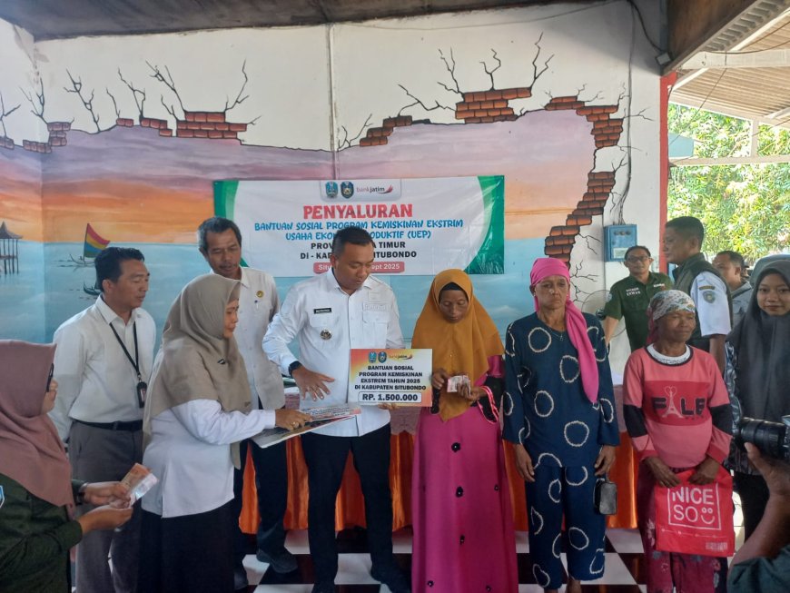 Pemkab Situbondo Salurkan Bantuan Kemiskinan Ekstrem, Bupati Mas Rio Ingatkan Warga Lebih Produktif