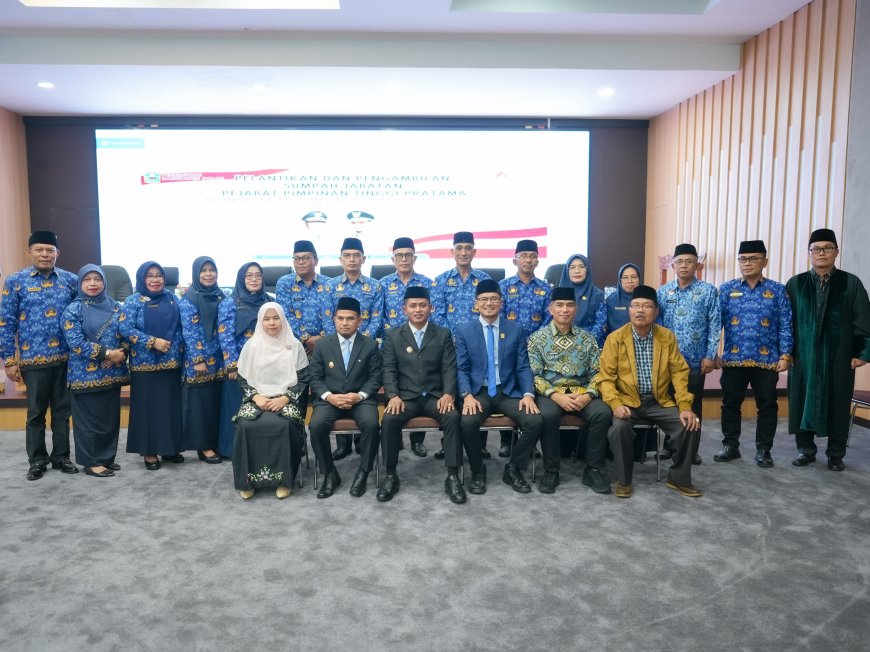 Bupati Jon Firman Pandu Kukuhkan 14 Pejabat Strategis Solok