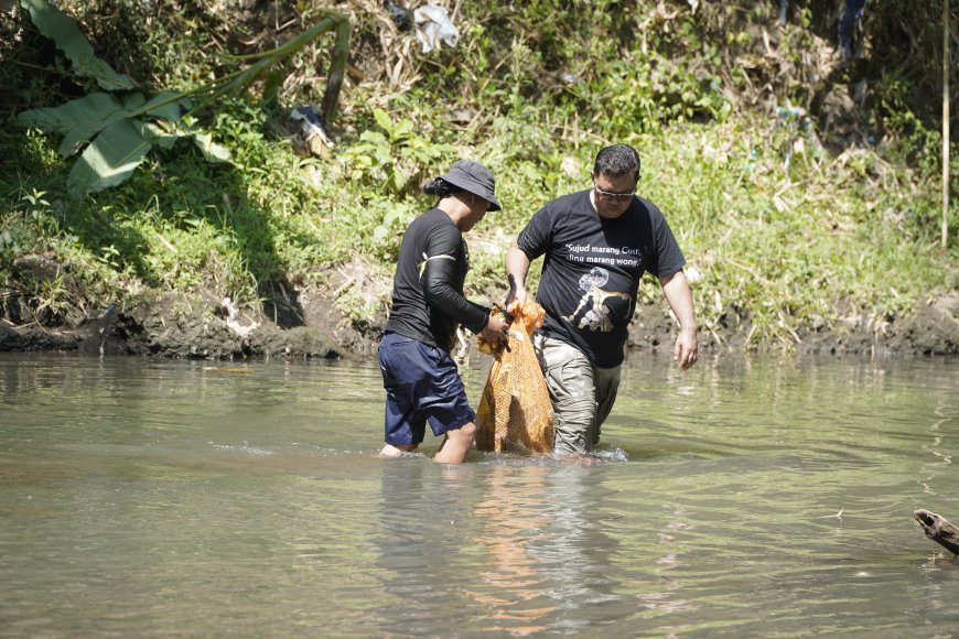 Sungai Bondowoso Simpan Sampah Puluhan Tahun, dari Plakat tahun 1997 hingga Pembalut Wanita