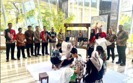 Hari Batik Nasional, Warga Binaan Lapas Banyuwangi Berbagi Ilmu Membatik kepada Masyarakat