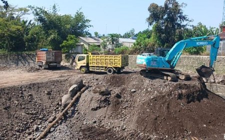 Antisipasi Banjir, DPU Pengairan Banyuwangi Normalisasi Dam Garit Desa Alasmalang Kecamatan Singojuruh