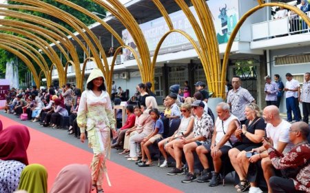 Fashion Lorong Bambu Jadi Pembuka Banyuwangi Batik Festival 2025