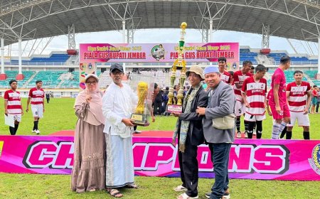 Maqnaul Ulum Juara Liga Santri Jatim 2025, Angkat Trofi Gus Bupati di Jember Sport Garden