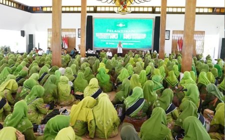 Pimpinan Cabang dan Ranting Muslimat NU Banyuwangi Dilantik, Bupati Ipuk Ajak Pengurus Baru Bersinergi Jadi Agen Perubahan di Masyarakat