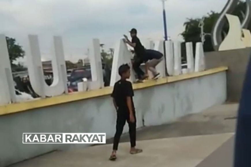 Demo Pilkades Ricuh, Fasilitas Alun-Alun Sampang Rusak Dirusak Massa