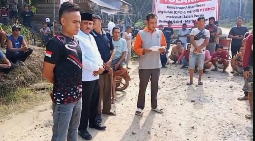 Aksi Protes di Dharmasraya, Warga Blokade Jalan Tuntut PT BPSJ Bertanggung Jawab