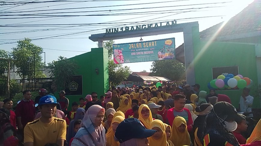 Jalan Sehat Meriah Warnai Peringatan Hari Santri Nasional di MIN 1 Bangkalan