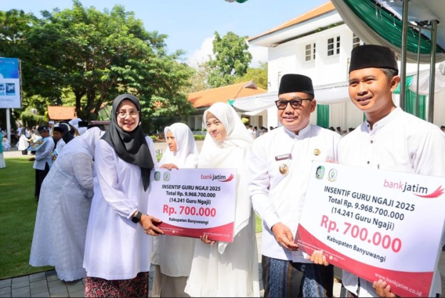 Momen Hari Santri Nasional, Bupati Ipuk Fiestiandani Salurkan Insentif untuk 14 Ribu Guru Ngaji