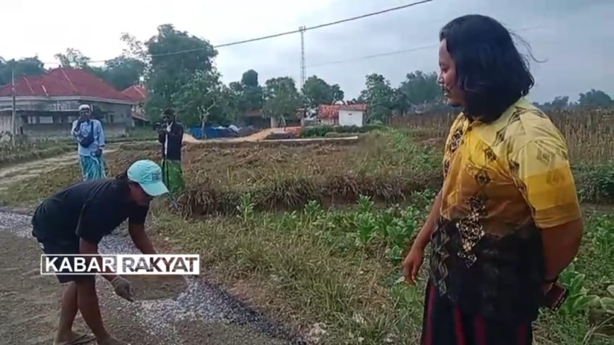 Mat Yasin, Tukang Cukur Bangkalan Tampar Pemerintah Lewat Aspal Jalan Gunakan Dana Pribadi