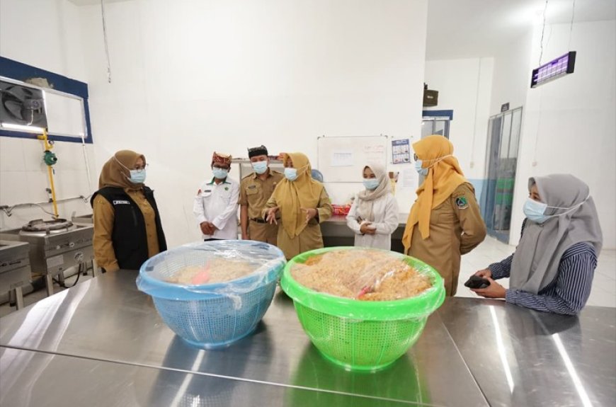Cek SPPG, Bupati Banyuwangi Ipuk Fiestiandani Ingatkan SOP dan Higienitas Makanan MBG