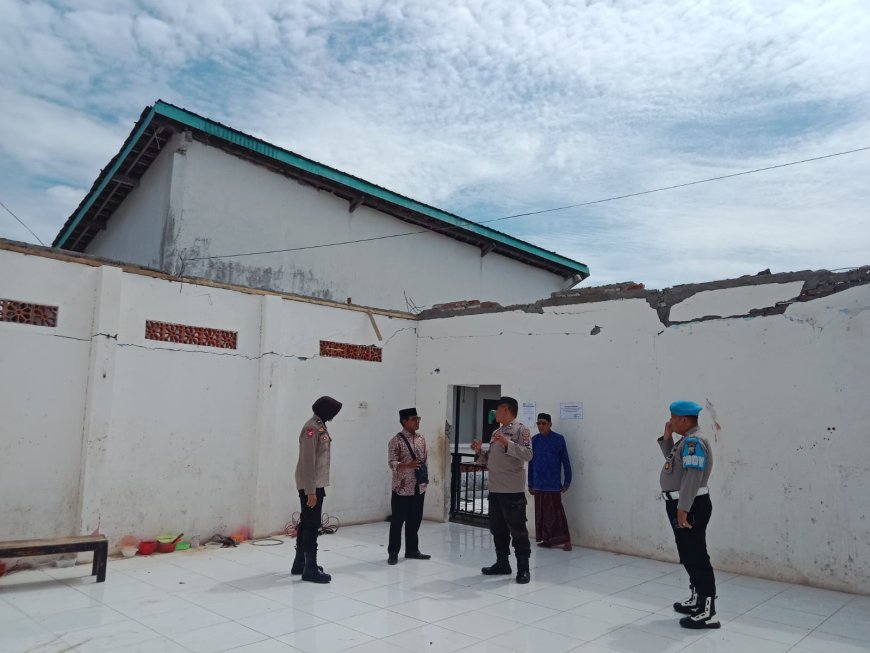 Atap Asrama Putri Ponpes di Situbondo Runtuh, Satu Santri Meninggal Dunia