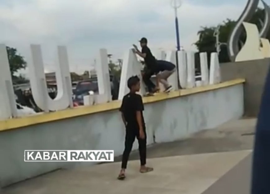 Demo Pilkades Ricuh, Fasilitas Alun-Alun Sampang Rusak Dirusak Massa