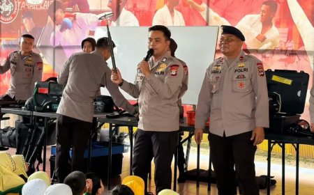 Brimob Polda Kalsel Edukasi Pelajar Banjarbaru Mengenal Tugas dan Persenjataan