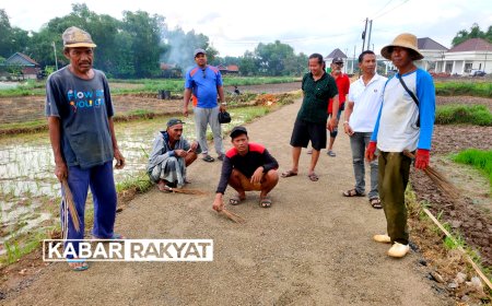 Dermawan di Sampang Aspal 8 Km Jalan Desa Pakai Dana Pribadi Rp2,5 Miliar