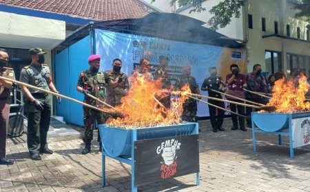 Kantor Bea dan Cukai Banyuwangi Musnahkan Rokok dan Miras Ilegal Bernilai Miliaran Rupiah