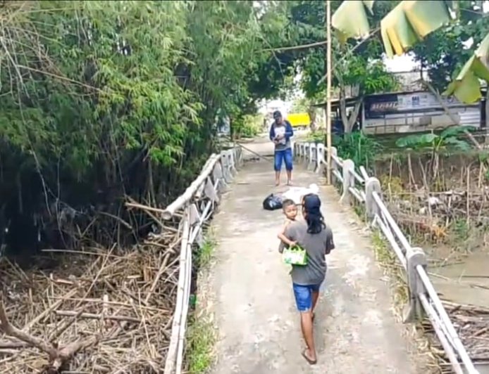Hujan Deras Menggerus Pondasi, Jembatan Penghubung Lamongan-Bojonegoro Ambruk Total