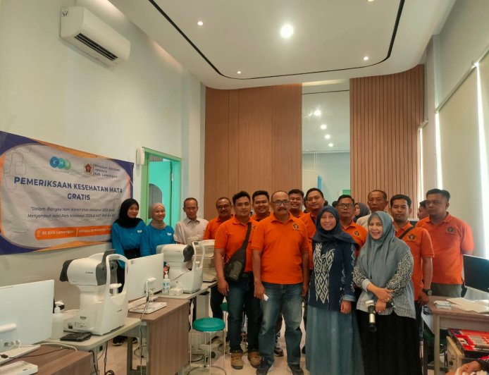 PWI Lamongan Bersama RS KMU, Skrining Mata Cegah Kebutaan