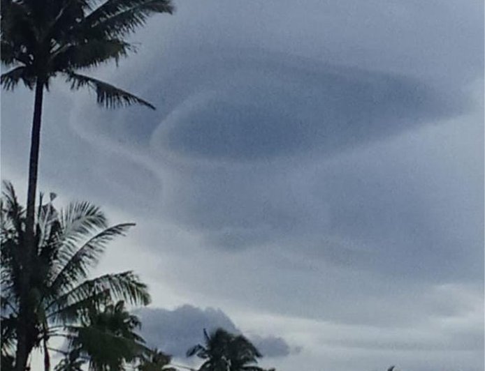 Awan Berbentuk Pusaran Menggegerkan Warga Solok, Picu Kepanikan Singkat
