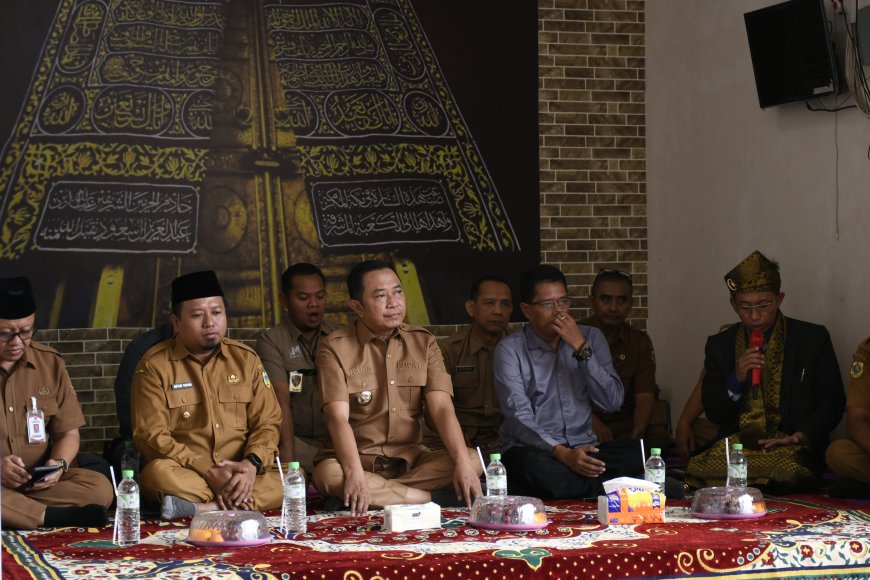 Penyaluran BLT DBHCHT Tahap II Digelar di Pabrik Dua Putri Ratu, 34 KPM Terima Bantuan