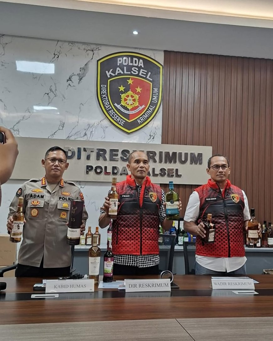 Polda Kalsel Bongkar Pabrik Miras Oplosan Bermerek Ternama di Banjarmasin, 1.399 Botol Disita