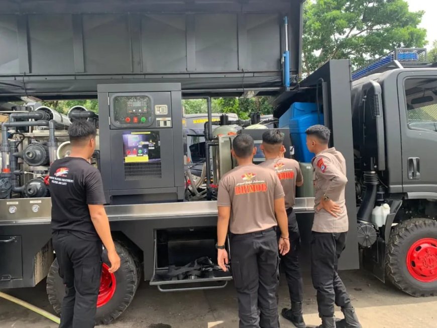 Brimob Kalsel Latihan Operasikan Truk Penjernih Air untuk Kemanusiaan