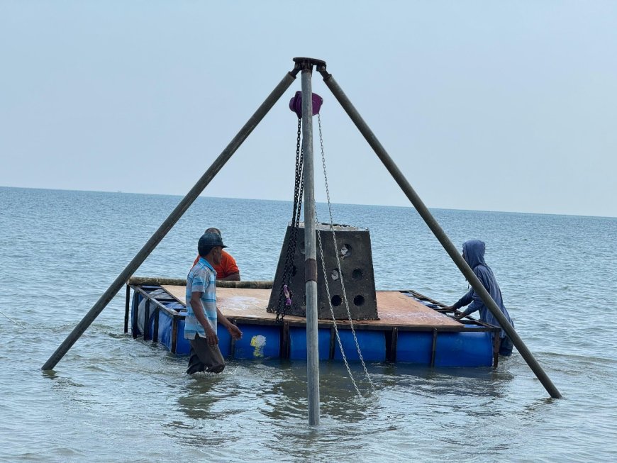 PHE WMO Memperkuat Perlindungan Pantai Tlangoh Bangkalan dengan Hexa Reef