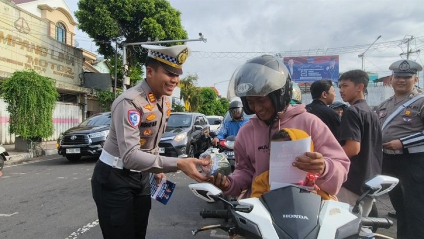 Operasi Zebra Semeru 2025, Satlantas Polresta Banyuwangi Beri Edukasi dan 'Teguran Manis'