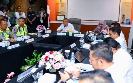 Menteri Perhubungan Dudy Purwagandhi Rakor Kesiapan Nataru di Pelabuhan ASDP Ketapang Banyuwangi