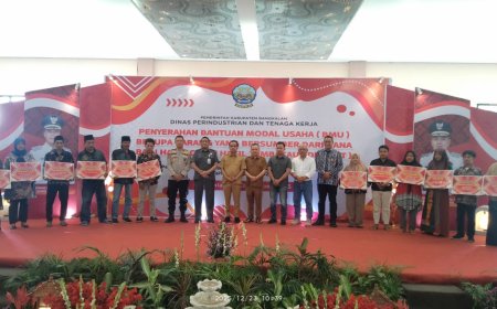 Pemkab Bangkalan Beri Bantuan Modal DBHCHT untuk 336 IKM
