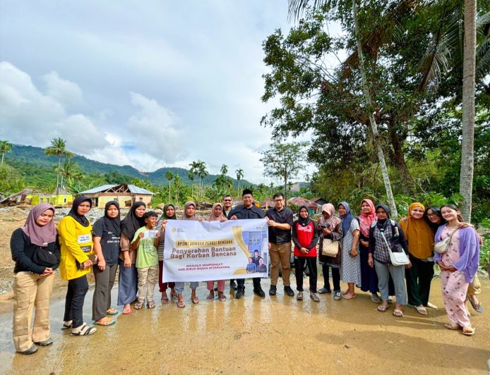 Hari Buruh Migran 2025, BP3MI Sumbar Salurkan Bantuan Korban Banjir