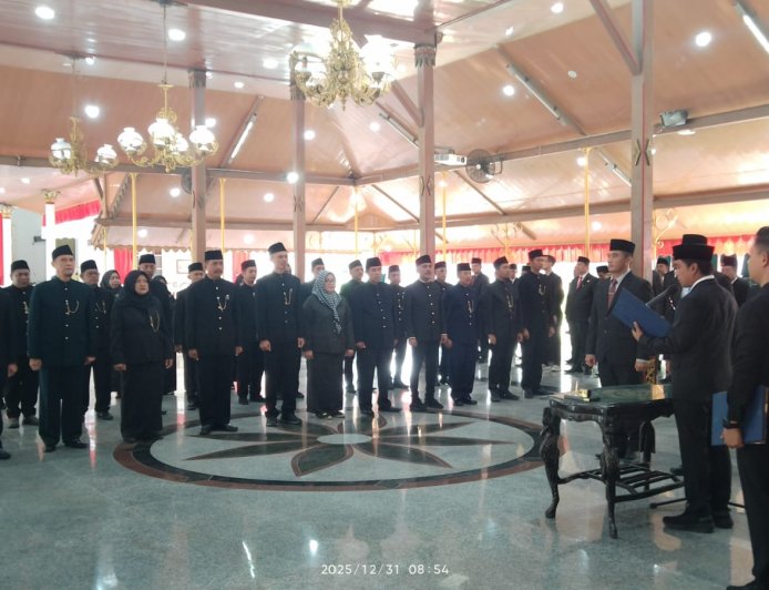 Bupati Bangkalan Lakukan Rotasi Pejabat Jelang Tutup Tahun 2025