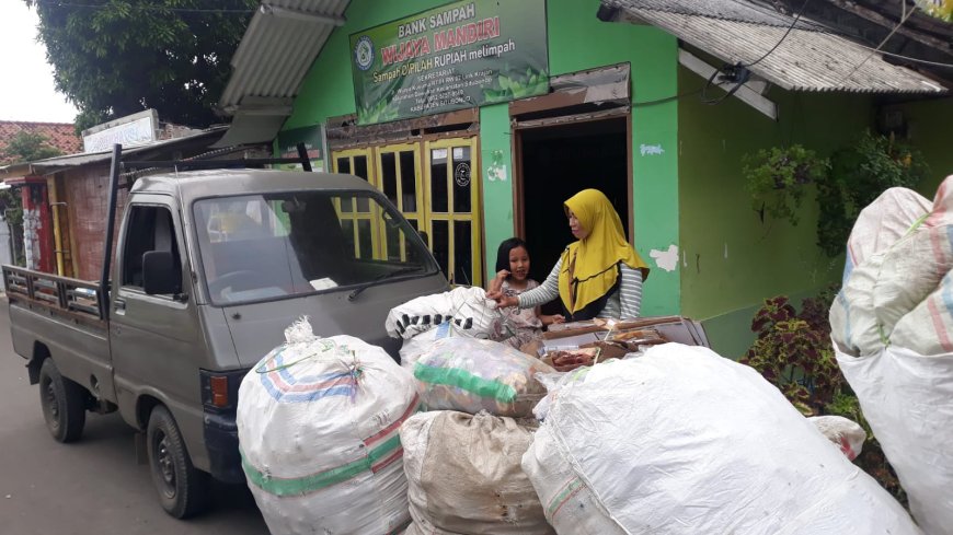 DLH Situbondo Perkuat Gerakan Warga Mengolah Sampah Lewat Bank Sampah