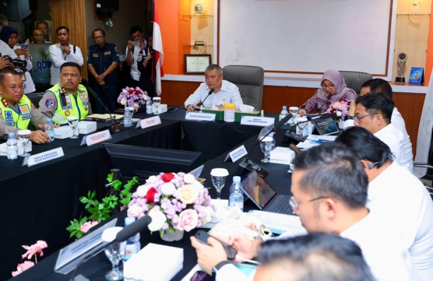 Menteri Perhubungan Dudy Purwagandhi Rakor Kesiapan Nataru di Pelabuhan ASDP Ketapang Banyuwangi