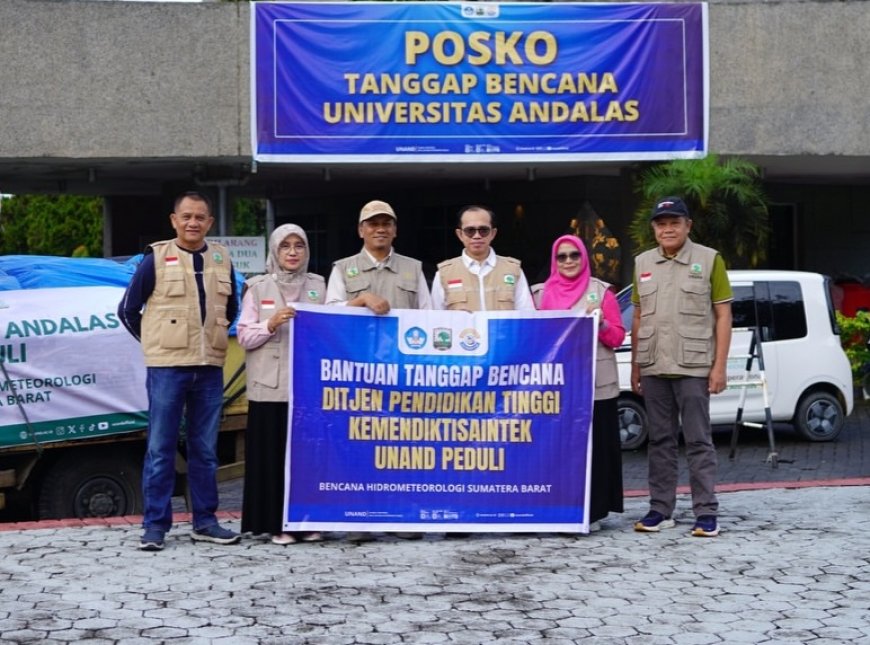 Banjir Bandang Pesisir Selatan, Rektor UNAND Turun Langsung Salurkan Bantuan
