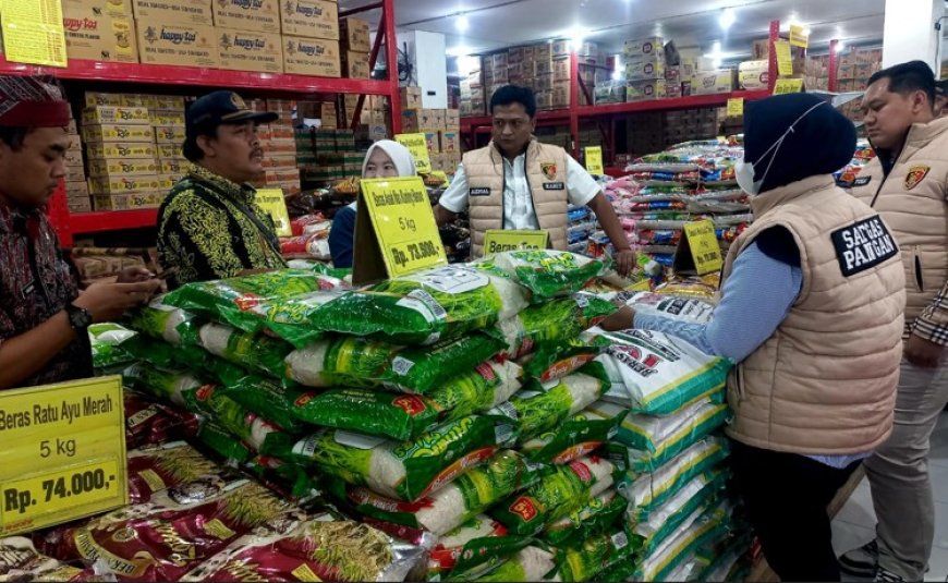 Jelang Nataru, Satgas Pangan Banyuwangi Tinjau Lapang ke Sentra Perdagangan, Pastikan Ketersediaan dan Harga Stabil Bahan pokok