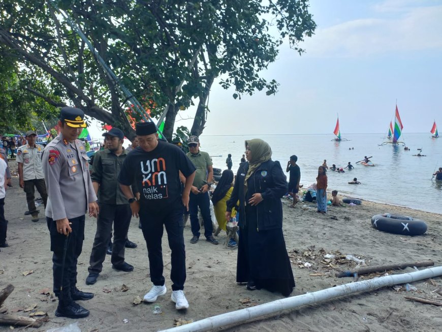 Pantau Pos Nataru, Bupati Situbondo Jamin Lalu Lintas Wisata Pasir Putih Lancar