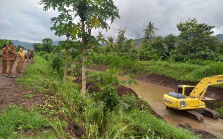 Bupati Situbondo Turun Tangan Normalisasi Sungai Kendit Meski Bukan Kewenangan Daerah