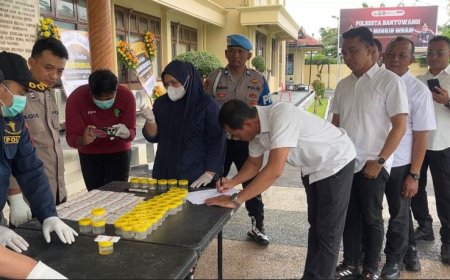 Pastikan Komitmen Bebas Narkoba, Seluruh Anggota Polresta Banyuwangi Jalani Tes Urine Mendadak