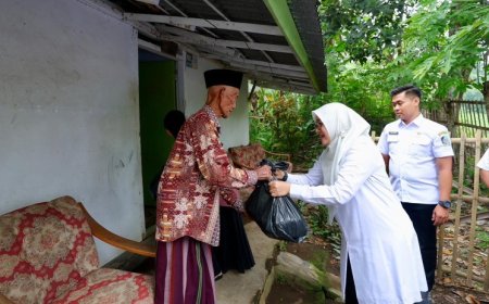 Bupati Ipuk Fiestiandani Kembali Gerakkan ASN Banyuwangi Berbagi, Salurkan Puluhan Ribu Paket Sembako